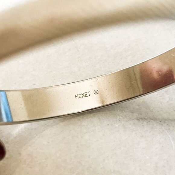 Vintage Monet Bangle Bracelet Etched Silver Retro Mod Classic Minimalist - Picture 3 of 5